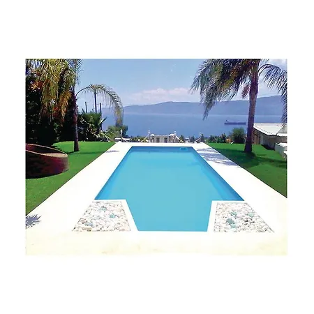 Beautiful Home In Agioi Theodoroi With 4 Bedrooms, Wifi And Outdoor Swimming Pool *