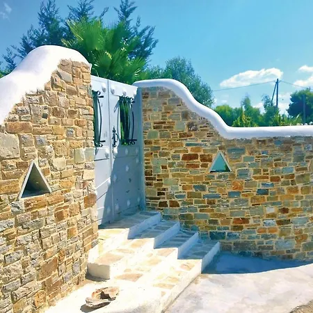 Beautiful Home In Agioi Theodoroi With 4 Bedrooms, Wifi And Outdoor Swimming Pool Prázdninový dům *